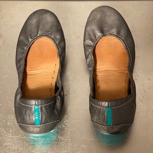 Tieks by Gavrieli
Metallic Pewter, Size 7